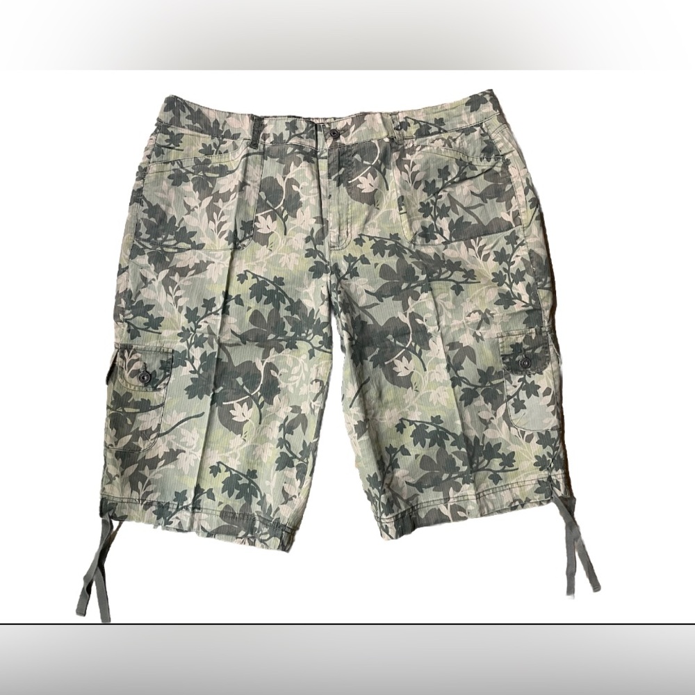 Gloria Vanderbilt Green Floral Patterned Skimmers Cargo Shorts Size 22W